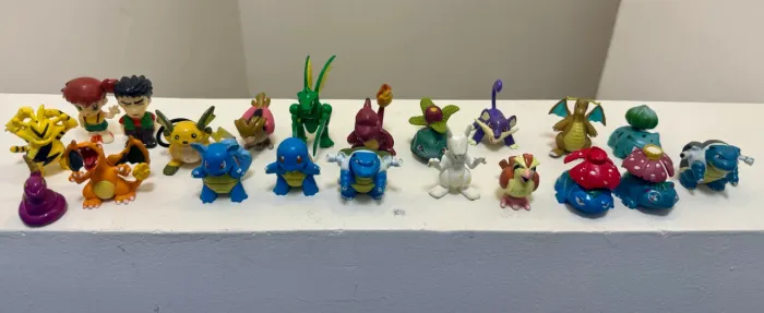 Bonecos miniaturas Pokémon