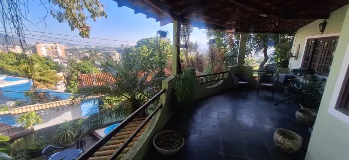 VENDO EXCELENTE CASA EM CONDOMINIO FECHADO