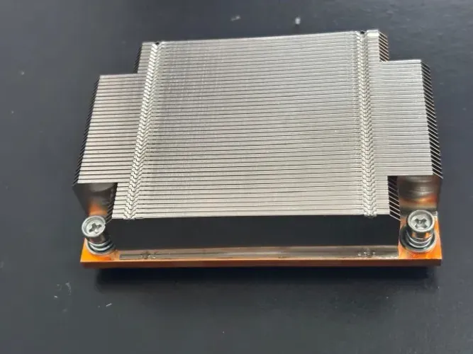 Cooler Intel Passivo 1U 200P TDP 130W para CPU Intel Xeon Sockets LGA 2011 BXSTS200P