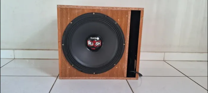 Caixa com alto falante de 15 4 ohms 1000wrms