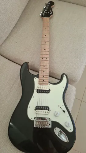 Guitarra squier by fender série limitada contemporary - ate 10x OLX PAY