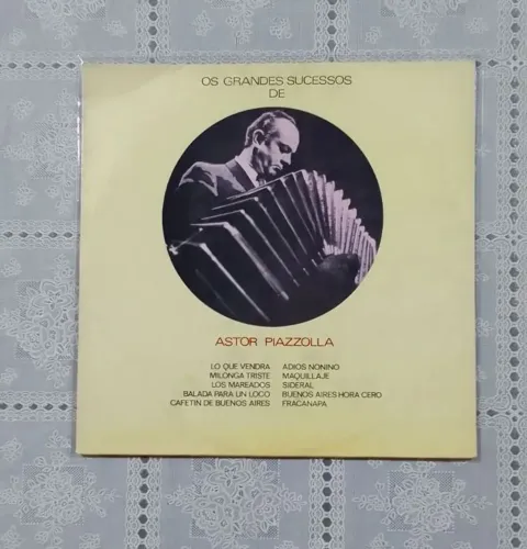 1Vinil de Astor Piazzola + 2 LPs de Paco de Lucia 