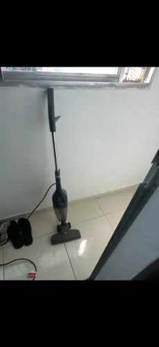 aspirador de pó vertical 2 em 1 com fio da marca Electrolux
