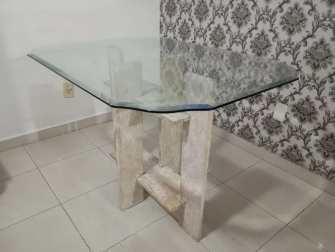 Mesa de jantar 4 lugares. Mármore e Vidro.