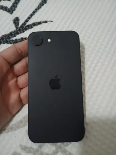iPhone 16e(Garantia até 31/08) + Carregador Original + Capa