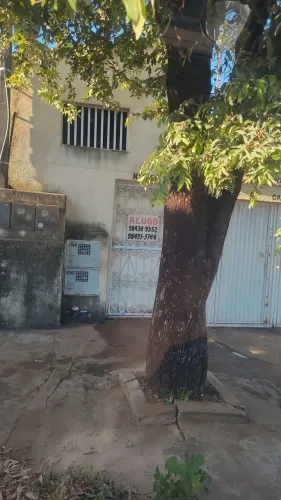 Em Colinas do Tocantins-TO. Alugo kitnet, setor rodoviário, sem garagem e sem quintal.