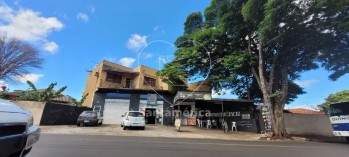 Sobrado com pontos comerciais com 550m² à venda na região Oeste de Londrina