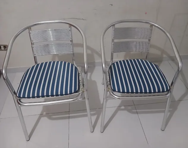 2 Cadeiras Aluminio Seminova mais 2 Almofadas Nova Listrada