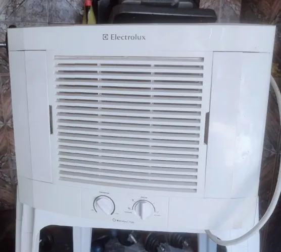 Vendo ar condicionado 7500btus. Gela muito bem 