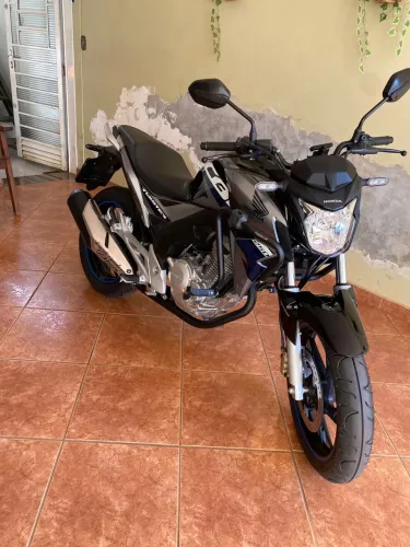 Moto CB250