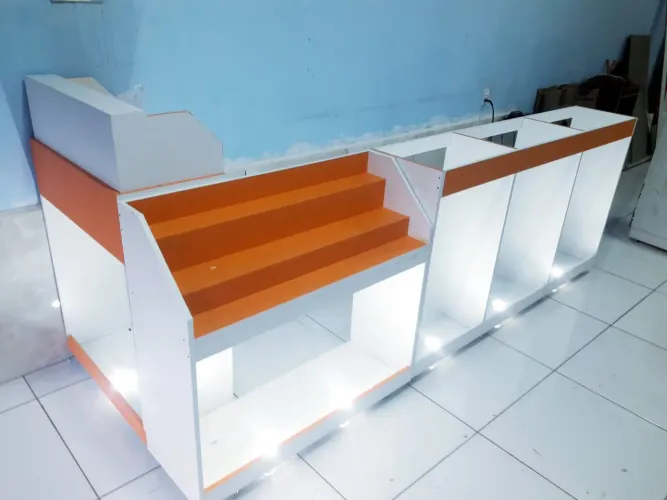 Balcões de conveniência e loja com caixa com vitrine personalizado fabricamos diversos