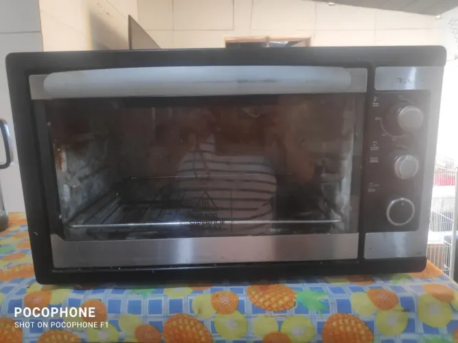 Vendo um forno elétrico usado funcionando normalmente 