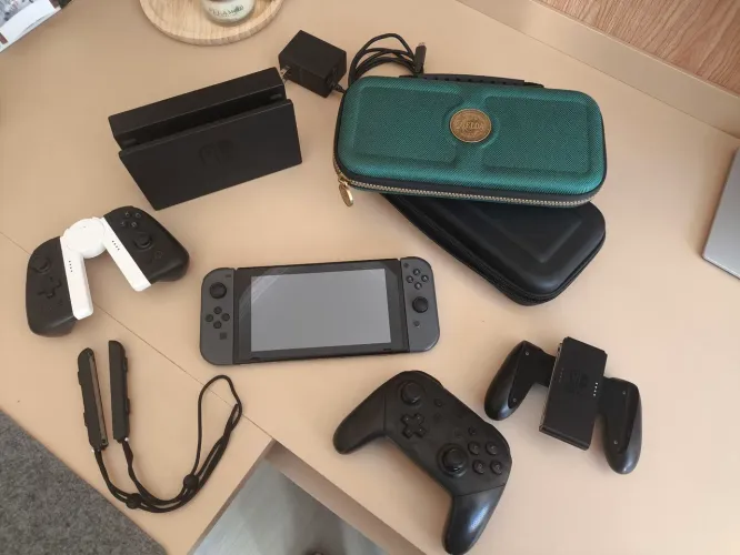 Nintendo Switch V1 Desbloqueado + Controle Pro Original + SD 256GB + Acessórios - Completo