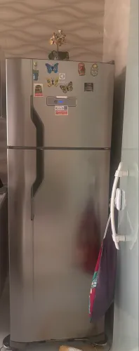 Geladeira Eletrolux em funcionamento