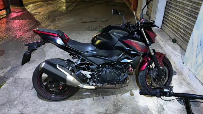 Vendo um kawasaki Z400 toda revisada