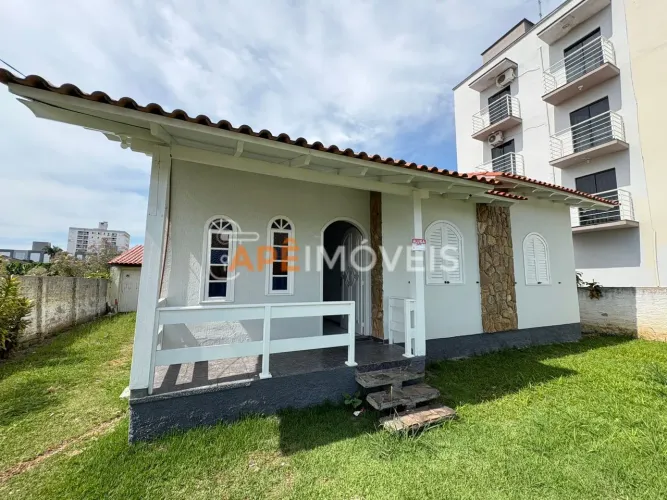 Casa para alugar no bairro Universitário - Criciúma/SC