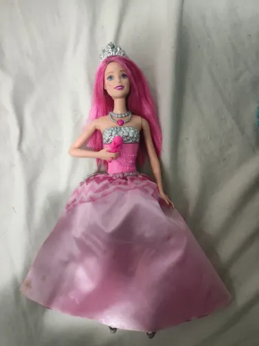 Barbie Rock in Royals com caixa e funcionando