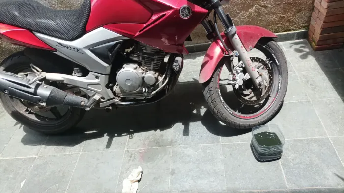 Vende-se moto fazer 250 2012