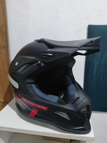Vendo capacete de trilha tam58 novo na cx
