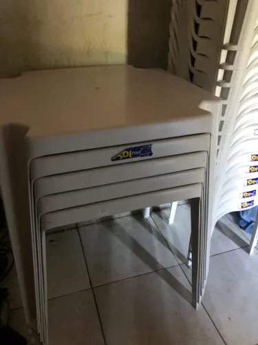 Conjunto mesa com 4 cadeiras