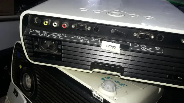 Projetor antigo Sony vpl (com defeito)