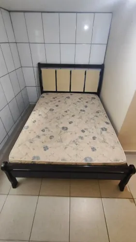 Cama Casal Madeira com Cabeceira MDF + Colchão Floral Bom Estado