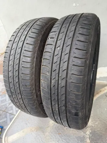 Pneus Bridgestone 185/60 R15 Em Excelente Estado