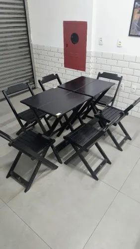 2 mesas dobráveis pretas + 6 cadeiras dobráveis 