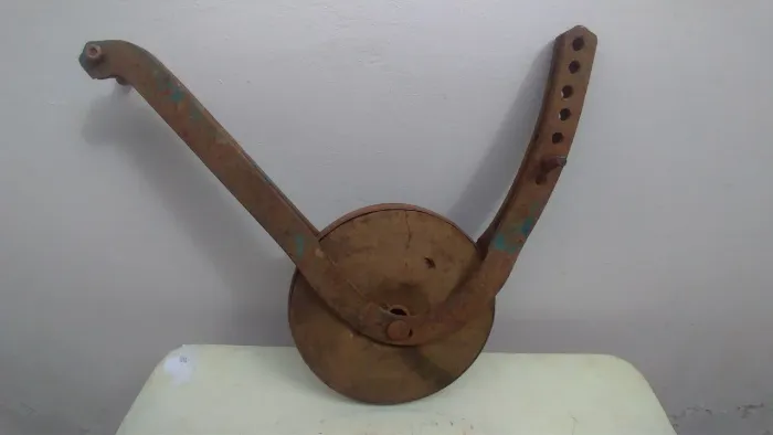 Roda guia de arado artesanal madeira antiga 