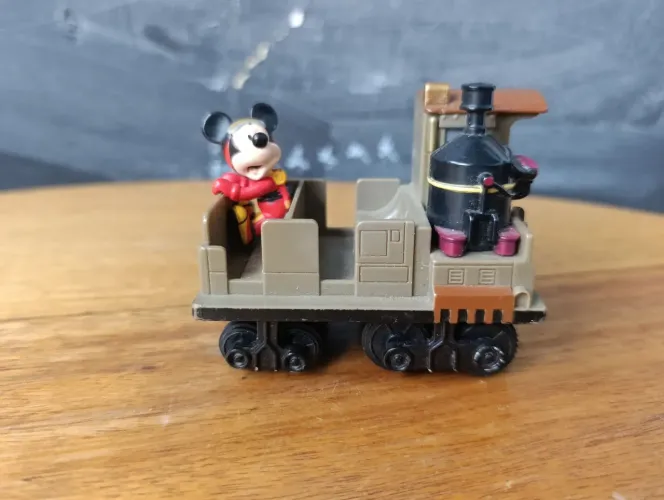 TRENZINHO VAGÃO MICKEY EXPEDIÇÃO EVEREST DISNEY. MOVIDO A FRICÇÃO. CONFORME FOTOS