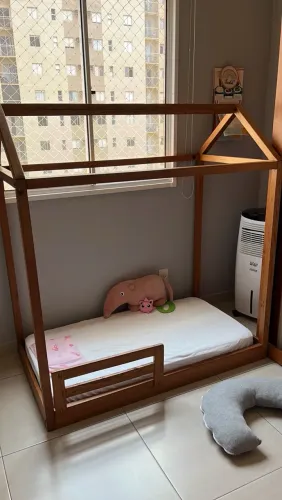 Cama montessoriana - Madeira maciça