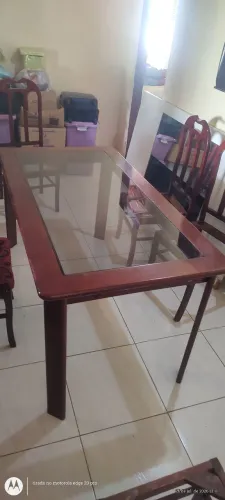Mesa em madeira tampo de vidro