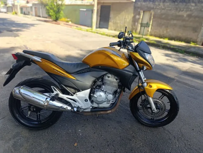 CB 300( aceito moto de menor valor)