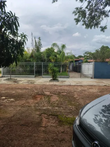 Casa para venda possui 225 metros quadrados com 6 quartos