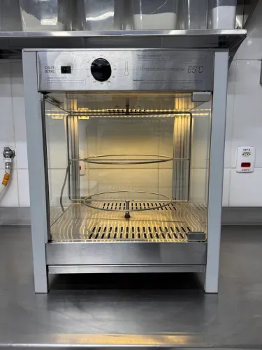 Vitrine Aquecida Vapor Rotante Titã 472G 2B PT - Excelente Estado