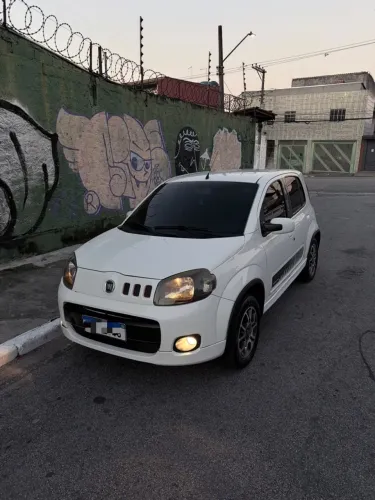 Fiat Uno Sporting 1.4 EVO Fire Flex 8V 4P 2013