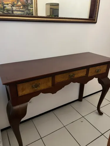 Lindo aparador antigo em madeira perfeito estado