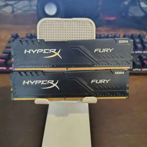Memória RAM DDR4 HyperX (2x4GB)