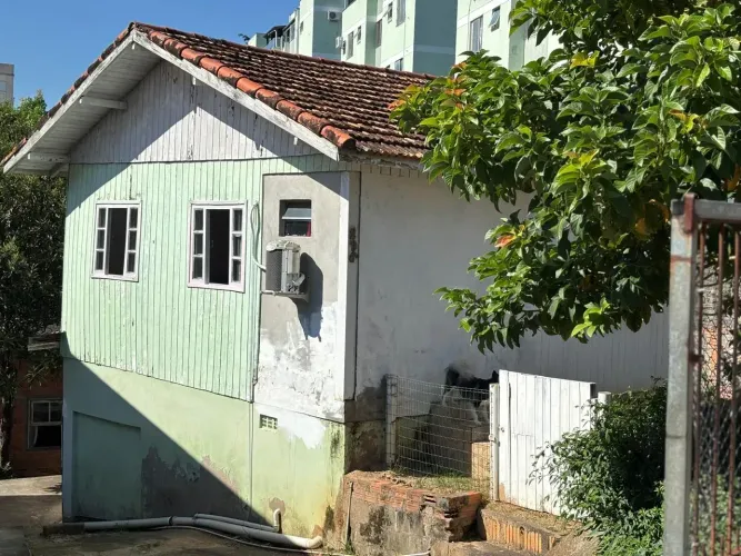 Oportunidade - Terreno à venda em Capoeiras - Florianópolis/SC