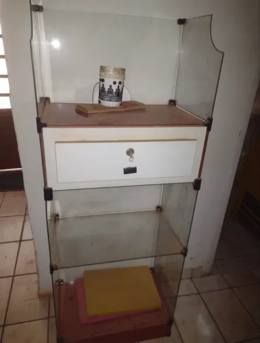 VITRINE COM CAIXA