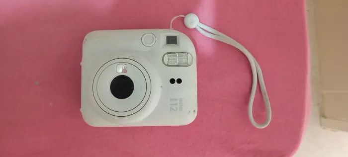 Vendo câmera instantânea instax mini
