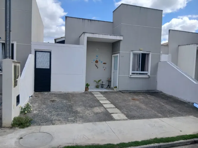 Alugo casa no Condomínio Pq ipê roxo