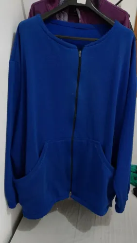 vendo várias roupas de homem GG 52 e 54 blusas e calças