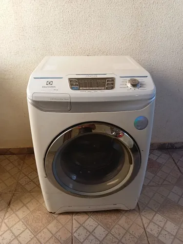 Maquina de lavar lava e seca electrolux para concerto / retirada de peças