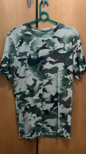 CAMISA NIKE CAMUFLADA - M (usada)