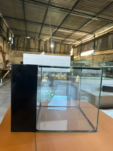 Aquário cubo com sump traseiro  