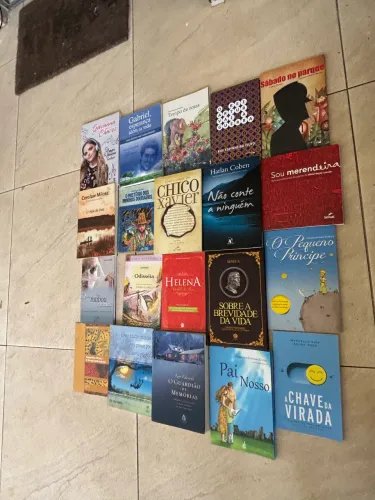 Lote com 56 Livros Usados - Clássicos, Espíritas e Romances