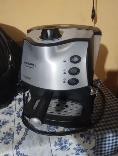 Máquina de café expresso Mundial C-08