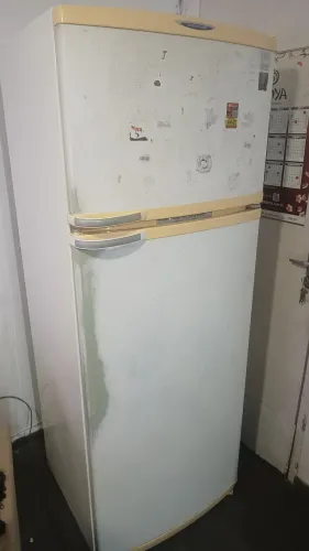 GELADEIRA BRASTEMP FROSS FREE SEMI NOVA 430 LITROS , PRA VENDER RÁPIDO COM MARCAS DE USO