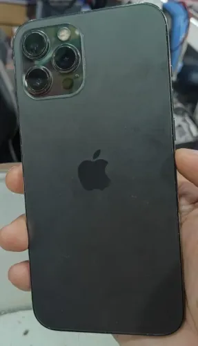 iPhone 12 Pro Max 128 gigas vai com capa tipo 17 